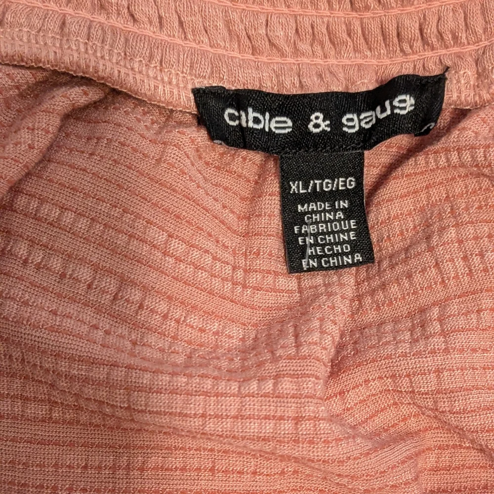 Cable & Guage Women's Dusty Rose Pink Cold Shoulder Embroidered Sleeve Top - Picture 3 of 10